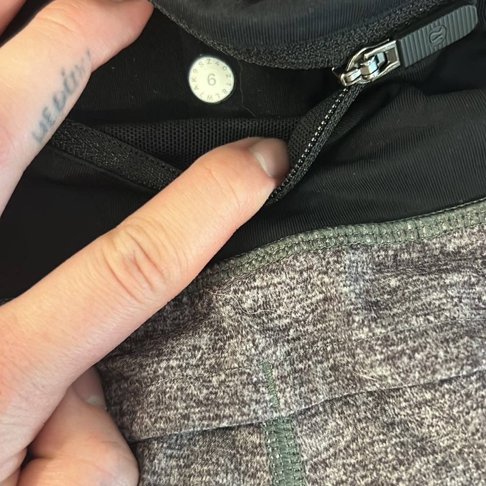 Lululemon - Picture 2 of 2